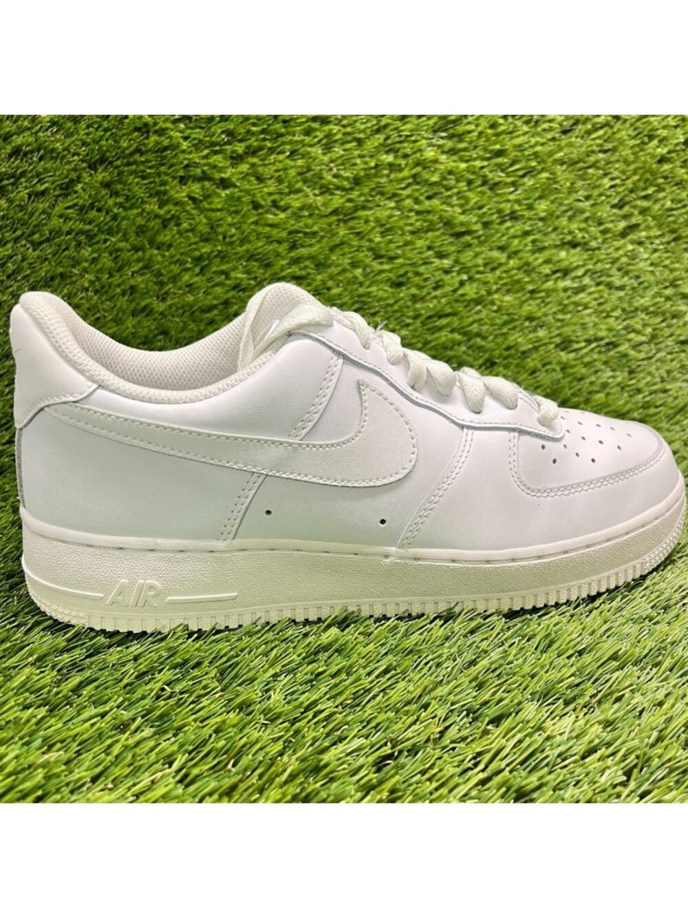Nike Air Force 1 Low '07 Mens Size 8.5 White Athletic Lifestyle Shoes Sneakers